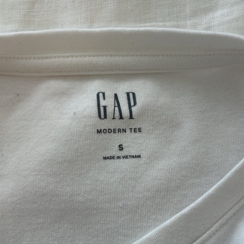Gap White Ruffle Modern Tee - Picture 3 of 4